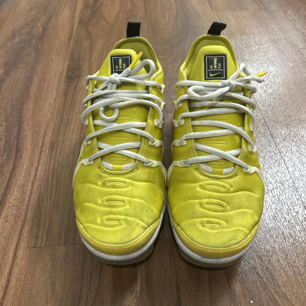 Nike Air Vapor max Plus  Women’s 8.5 Yellow